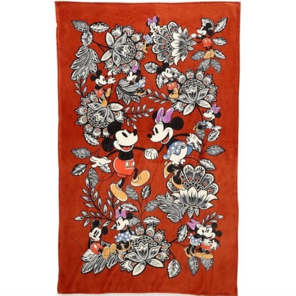 Vera Bradley Disney Mickey Minnie Flirty Floral Potter's Clay Throw Blanket